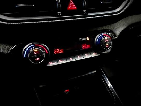 2021 Kia Cerato IV Рестайлинг, белый, 1950000 рублей - вид 27