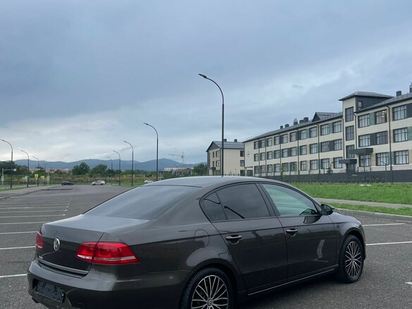 2013 Volkswagen Passat B7, коричневый, 950000 рублей - вид 5
