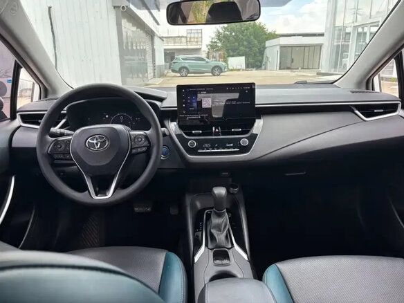 2023 Toyota Corolla Sporty XII (E210) Рестайлинг, белый, 1750000 рублей - вид 6