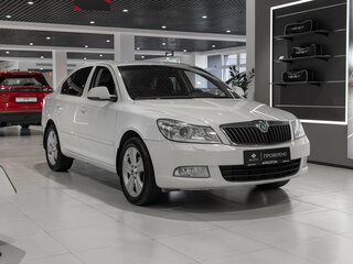 2012 Skoda Octavia II (A5) Рестайлинг, белый, 740000 рублей, вид 2