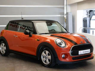 2018 Mini Hatch Cooper III (F55/F56) Рестайлинг, оранжевый, 1885000 рублей, вид 3
