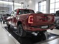 2026 Ram 1500 Crew Cab V Рестайлинг, красный - вид 6