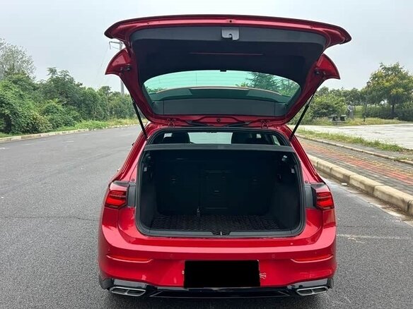 2023 Volkswagen Golf VIII, красный, 2200000 рублей - вид 6