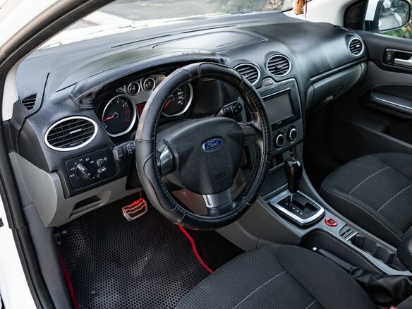 2009 Ford Focus II Рестайлинг, белый - вид 17