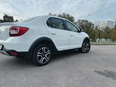 2022 Renault Logan Stepway II Рестайлинг, белый, 1375000 рублей, вид 3