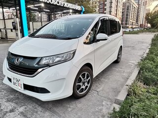 2017 Honda Freed II, белый, 1490000 рублей, вид 2