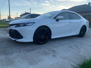 2019 Toyota Camry VIII (XV70), белый, 2450000 рублей, вид 3