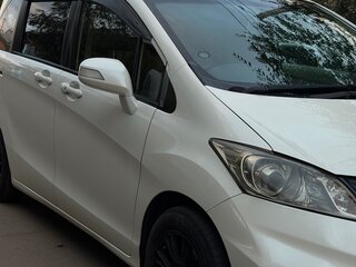 2012 Honda Freed I Рестайлинг, белый, 1050000 рублей, вид 4
