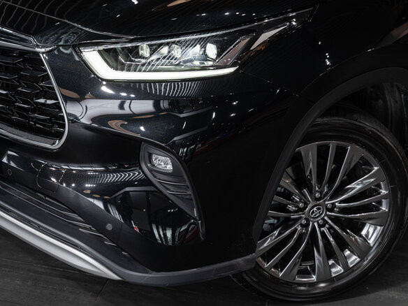 2026 Toyota Highlander IV (XU70), чёрный - вид 1