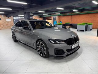 2021 BMW 5 серии 540i xDrive VII (G30/G31/G38) Рестайлинг, серый, 6750000 рублей, вид 3