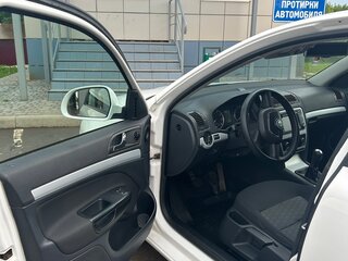 2010 Skoda Octavia II (A5) Рестайлинг, белый, 690000 рублей, вид 5