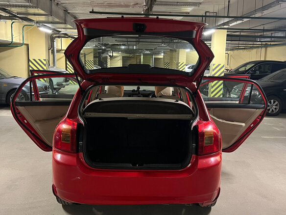 2001 Toyota Corolla Runx IX (E120, E130), красный, 450000 рублей - вид 11