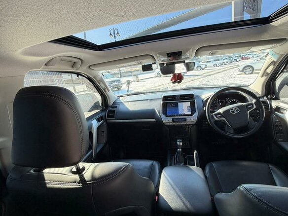 2021 Toyota Land Cruiser Prado 150 Series Рестайлинг 3, чёрный, 5700000 рублей - вид 12