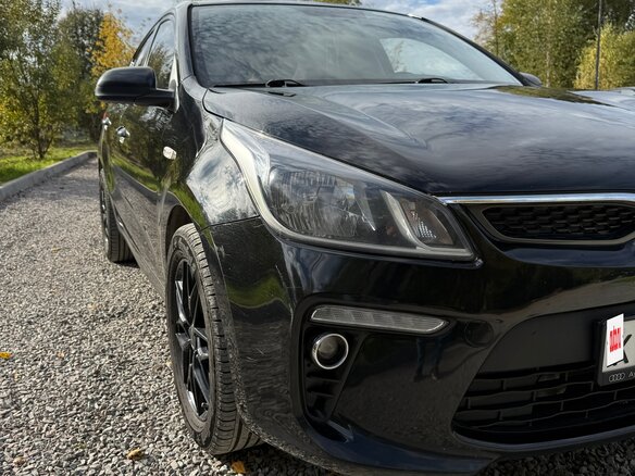 2019 Kia Rio IV, чёрный - вид 2