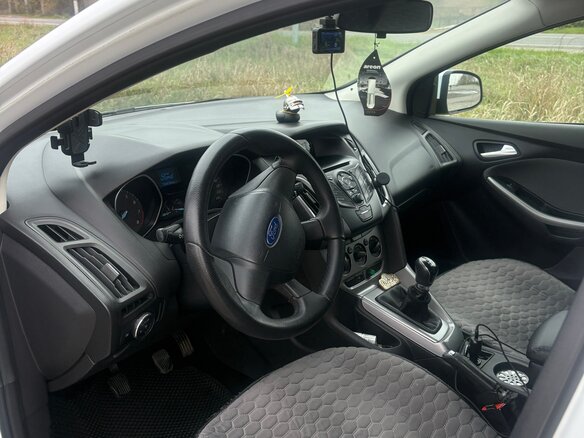 2011 Ford Focus III, белый, 750000 рублей - вид 4