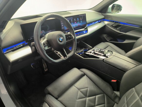 2025 BMW 5 серии 530i xDrive VIII (G60/G61/G68), серый, 8990000 рублей - вид 7
