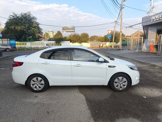 2013 Kia Rio 5-speed III, белый, 640000 рублей, вид 1