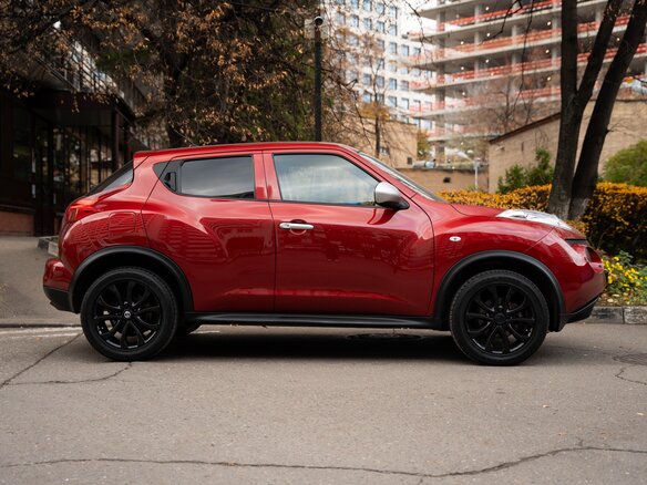 2012 Nissan Juke I, красный - вид 2