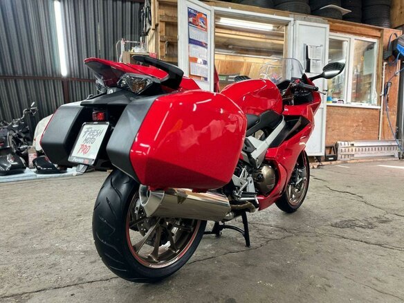 2014 Honda VFR 800, красный, 910000 рублей - вид 4
