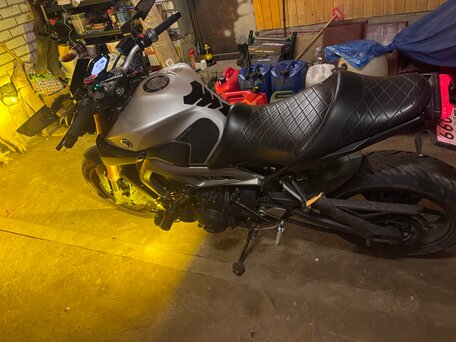 2015 Yamaha MT-09 (FZ-09), серебристый, 800000 рублей, вид 4