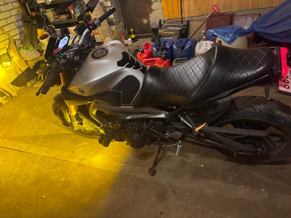 2015 Yamaha MT-09 (FZ-09), серебристый, 800000 рублей - вид 3