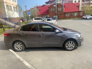 2017 Kia Rio III Рестайлинг, серебристый, 1179000 рублей, вид 4