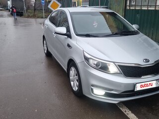 2015 Kia Rio III Рестайлинг, серый, 850000 рублей, вид 2