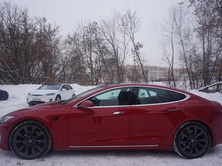 2020 Tesla Model S Long Range Plus I Рестайлинг, красный, 3000000 рублей, вид 4