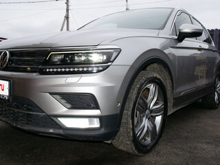 2017 Volkswagen Tiguan II, серебристый, 2550000 рублей, вид 3