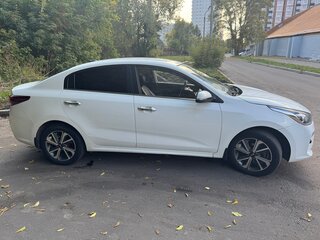 2017 Kia Rio IV, белый, 1400000 рублей, вид 4