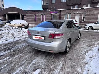 2011 Toyota Avensis III Рестайлинг, серебристый, 1199999 рублей, вид 4