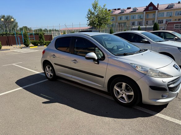 2008 Peugeot 207 I, серебристый, 500000 рублей - вид 3