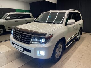 2014 Toyota Land Cruiser 200 Series Рестайлинг 1, белый, 3800000 рублей, вид 3