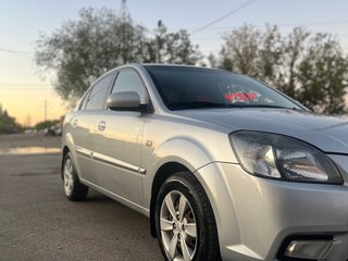 2010 Kia Rio II Рестайлинг, серый, 450000 рублей, вид 1