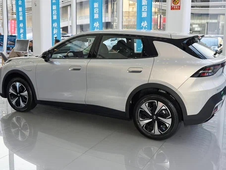 2026 Changan Qiyuan Q05 51.9 kWh II, серебристый, 2320000 рублей, вид 3