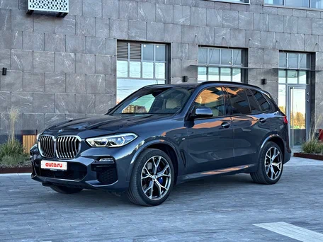2020 BMW X5 40d IV (G05/G18), серый, 6850000 рублей, вид 1