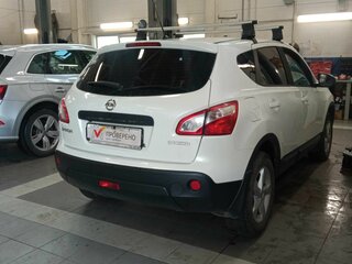 2013 Nissan Qashqai I Рестайлинг, белый, 994000 рублей, вид 3