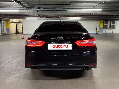 2021 Toyota Camry VIII (XV70) Рестайлинг, чёрный, 3800000 рублей, вид 4