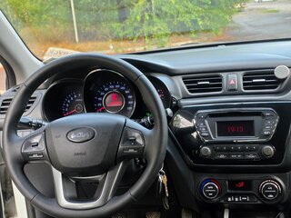 2014 Kia Rio 6-speed III, белый, 790000 рублей, вид 5