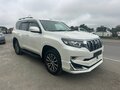 2021 Toyota Land Cruiser Prado 150 Series Рестайлинг 3, белый, 5700000 рублей - вид 2
