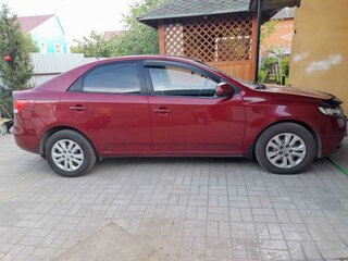 2010 Kia Cerato 5-speed II, красный, 600000 рублей, вид 2