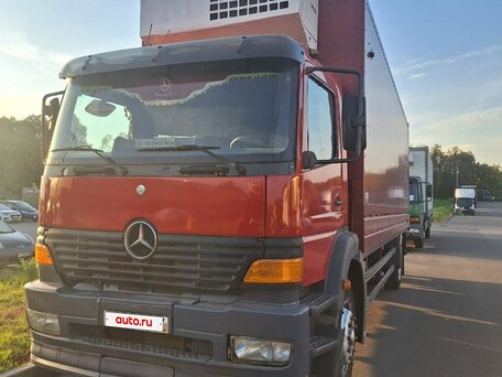 1999 Mercedes-Benz Atego, красный, 1700000 рублей, вид 1