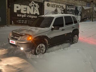 2011 Chevrolet Niva I Рестайлинг, серебристый, 515000 рублей, вид 1