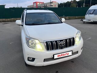 2013 Toyota Land Cruiser Prado 5-speed 150 Series Рестайлинг 1, белый, 2700000 рублей, вид 1