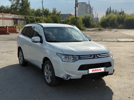 2012 Mitsubishi Outlander III, белый, 1349000 рублей, вид 3