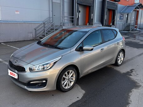 2017 Kia Ceed II Рестайлинг, серебристый, 980000 рублей, вид 1