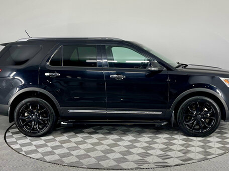 2017 Ford Explorer V Рестайлинг, чёрный, 2770000 рублей, вид 4