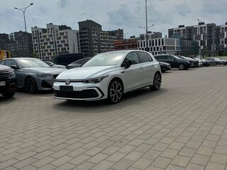 2022 Volkswagen Golf VIII, белый, 2765000 рублей, вид 2