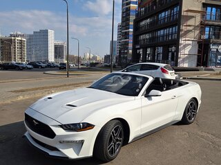 2020 Ford Mustang VI Рестайлинг, белый, 2450000 рублей, вид 1