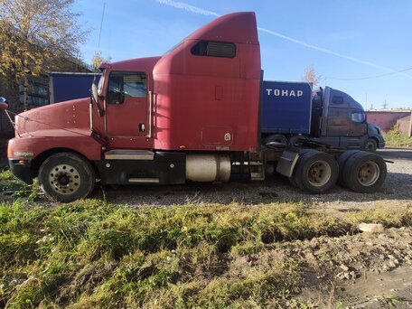 2002 Kenworth T600, красный, 1000000 рублей, вид 3